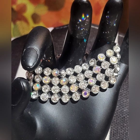 very pretty bracelet white stones and some aurora borealis stones costume jewelr - Picture 3 of 9